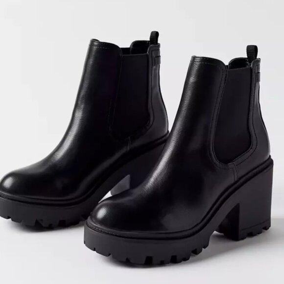 Urban Outfitters UO Chelsea Chunky Heel Boots Black Vegan Leather Size 8 - Picture 4 of 4